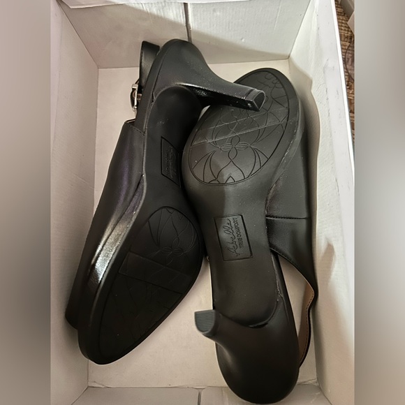 Abella size 9.5 - Picture 2 of 3